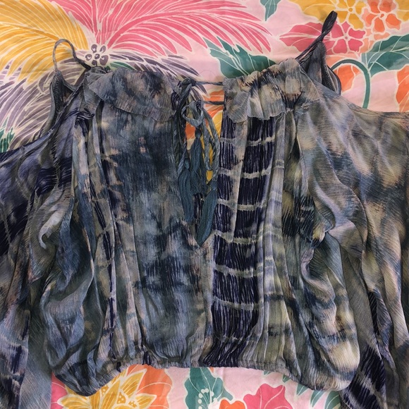 Cold shoulder top - Picture 2 of 4